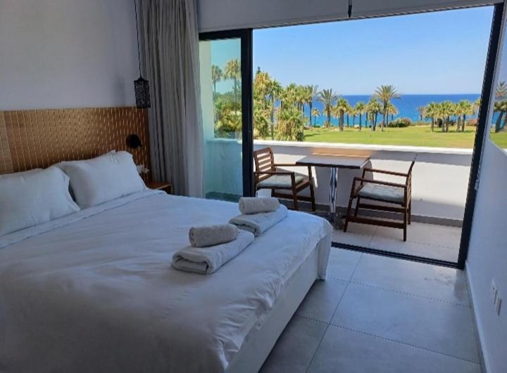 Terrazza Suites Пафос Экстерьер фото