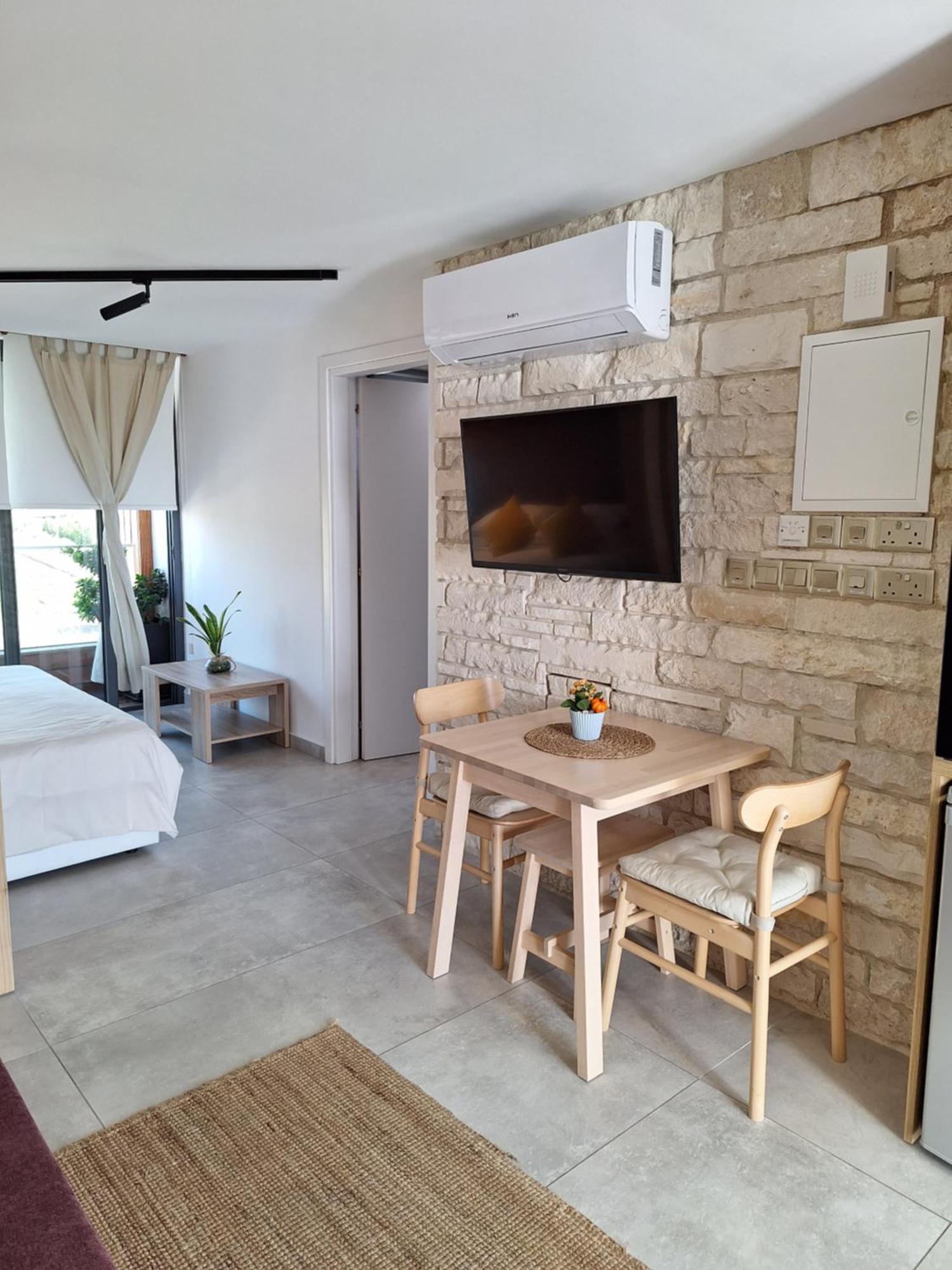 Terrazza Suites Пафос Экстерьер фото