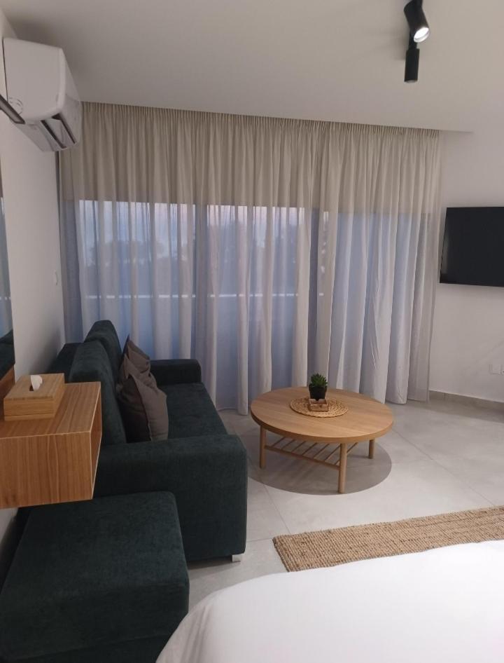 Terrazza Suites Пафос Экстерьер фото