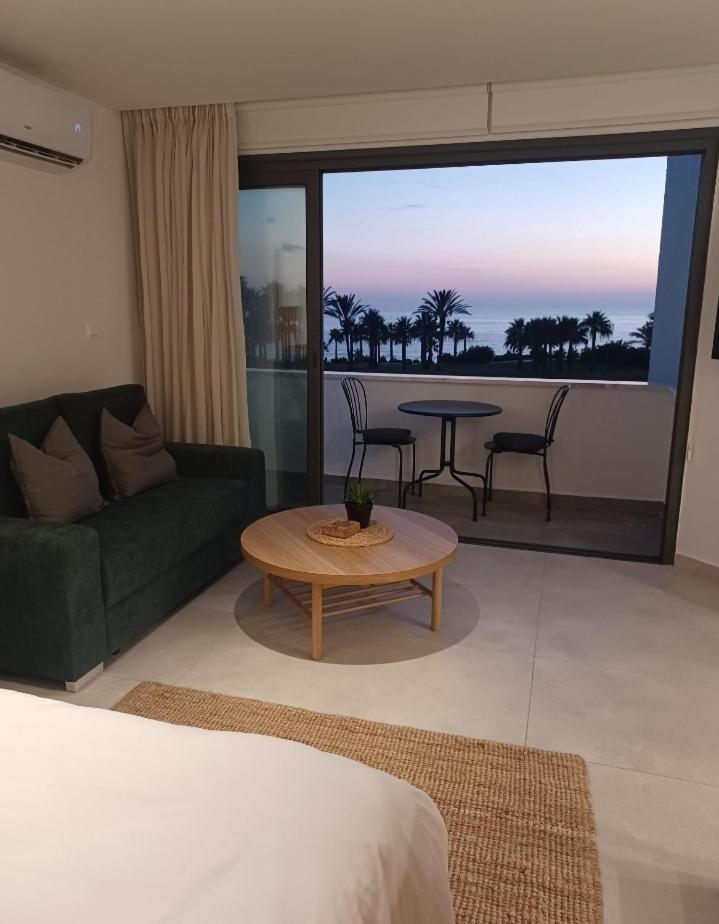 Terrazza Suites Пафос Экстерьер фото