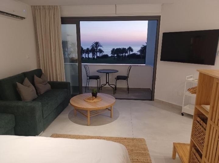Terrazza Suites Пафос Экстерьер фото